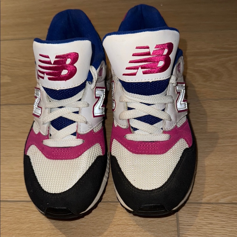 New Balance 530 Pink and Black Sneakers Retro Design